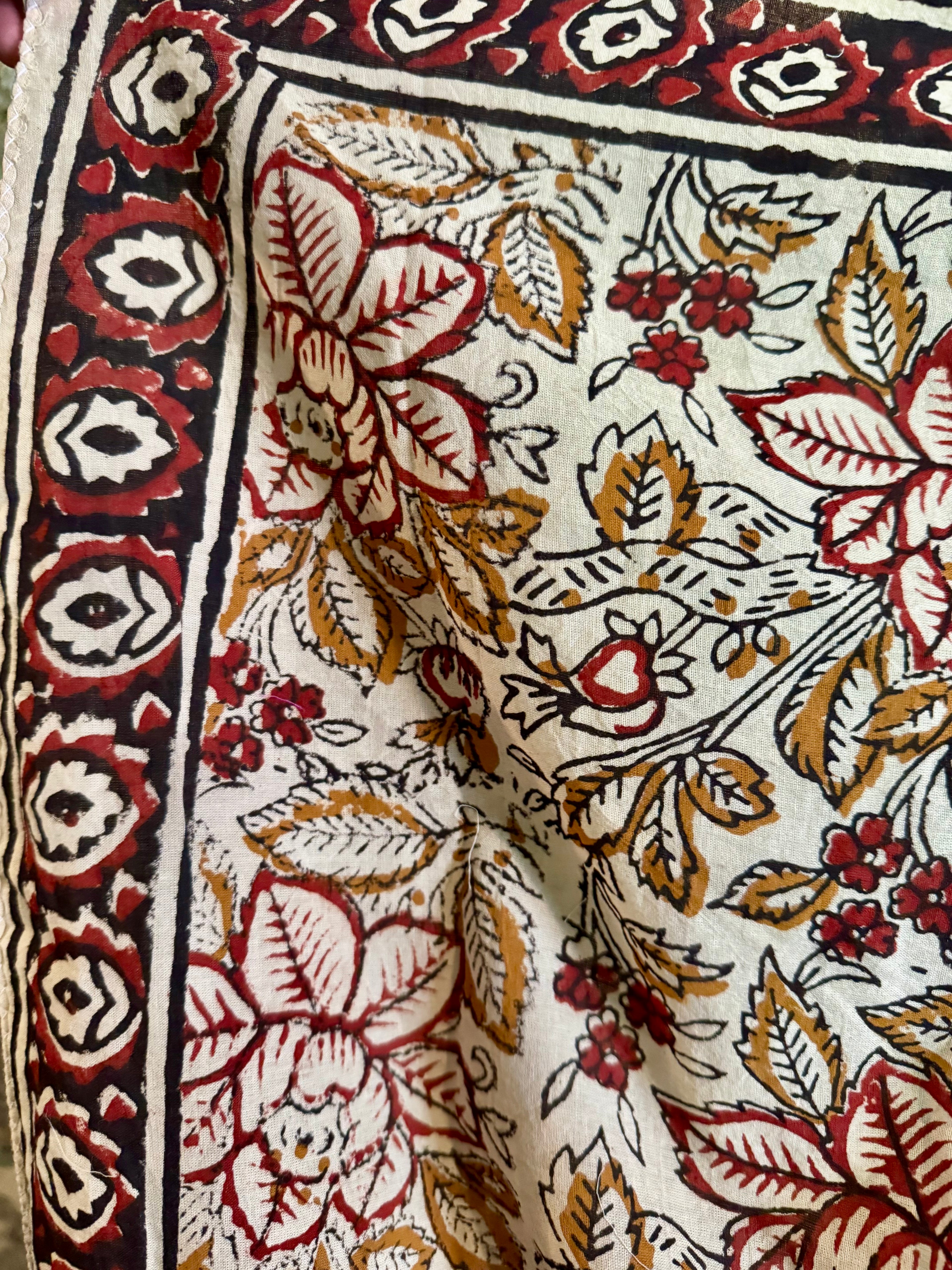 Bandana -red/gold floral